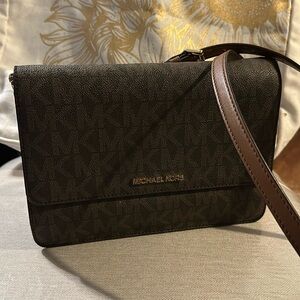 Micheal Kors purse